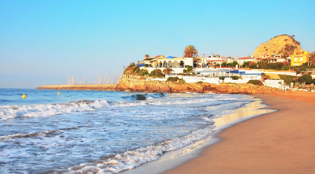 Blick auf das Meer am Playa de Ocata in Spanien