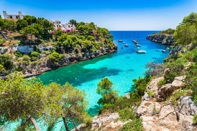 Spanien Balearen, idyllische Bucht Cala Pi auf Mallorca Insel, Mittelmeer.