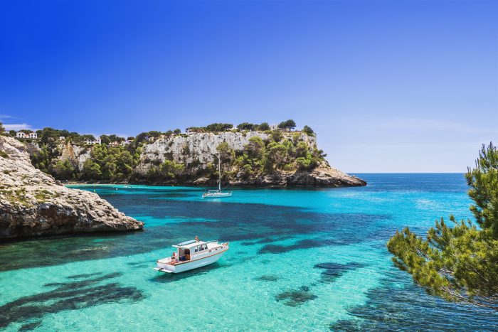 Entdecken Sie die Balearen: Segeltörn vor Menorca