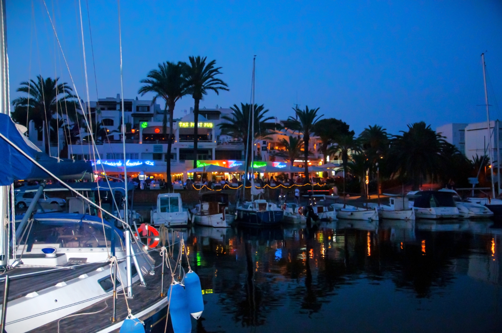 Nightlife in Cala D'Or (Hafen und bunte Lichter) auf Ihrem Bootsausflug von Cala D'Or