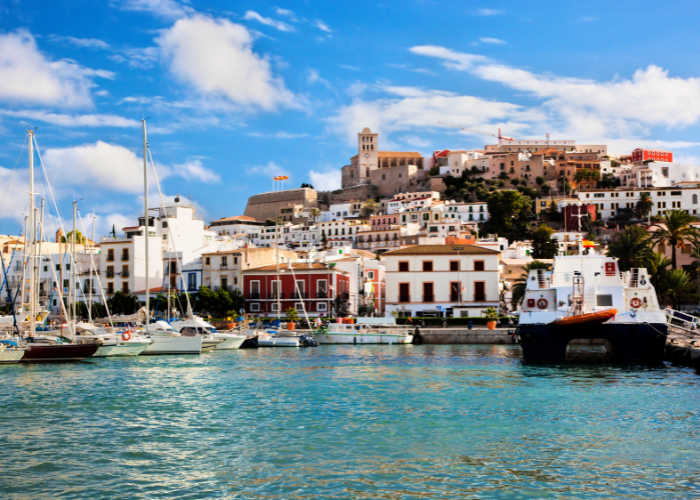 Traumhafter Hafen auf Ibiza und somit einer der besten Ankerplätze Ibizas