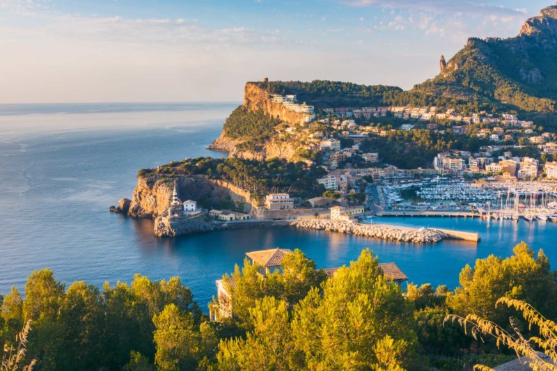 Blick auf die Bucht vor Port des Soller. Traumhaft und beeindruckend - definitiv eine der schönsten Sehenswürdigkeiten im Norden Mallorcas.