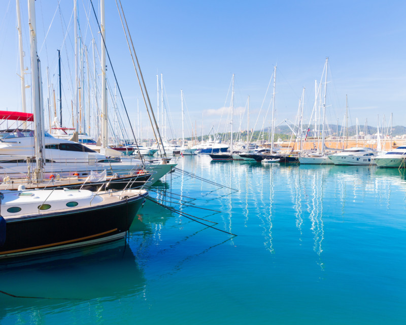 Über 40 Häfen und ca. 3 700 Liegeplätze beherbergen jedes Jahr Millionen von Wassersportlern auf Mallorca
