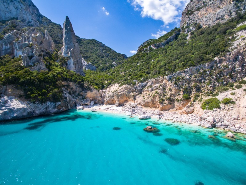 Die wunderschöne Bucht Cala Goloritzé auf Sardinien