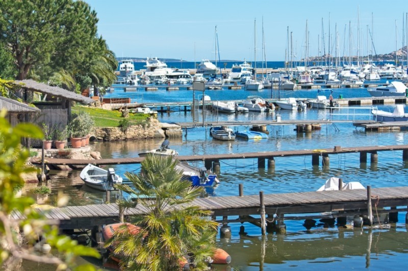 Der Hafen von Cannigione, Sardinien