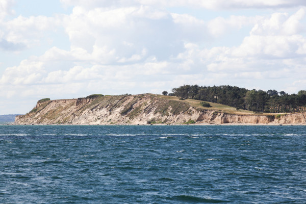 die felsige Küste der Insel Tunǿ, in Dänemark