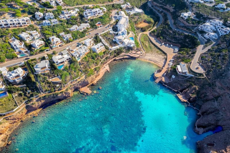 Versteckte Strände und Buchten auf Menorca, die Sie mit dem Boot erreichen können