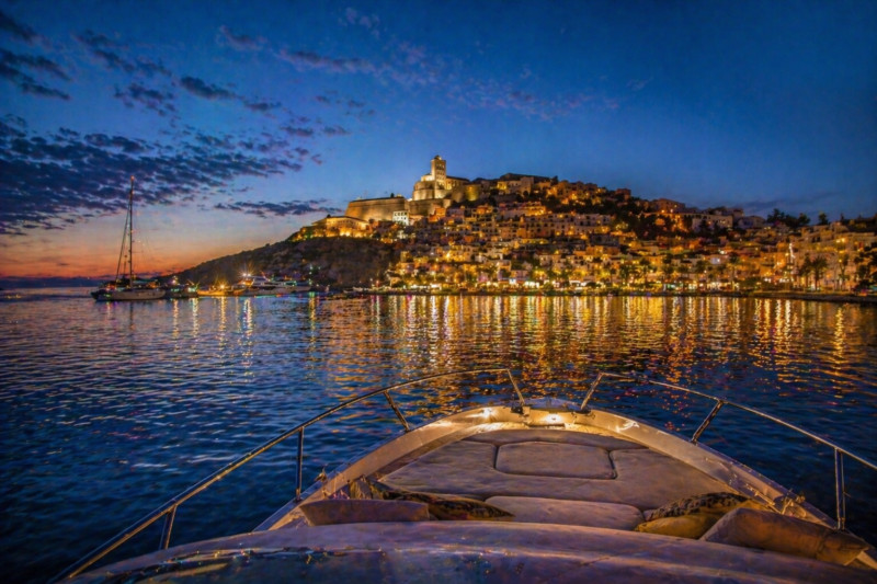 Die beste Reisezeit, um ein Boot auf Ibiza zu mieten: Ein kompletter Saison-Guide
