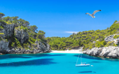 Das erste Mal ein Boot mieten auf Menorca: Ihr Leitfaden für den Einstieg auf dem Wasser
