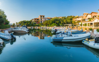 Zum ersten Mal ein Boot auf Sardinien mieten: Was Sie an der schönsten Küste des Mittelmeers erwartet