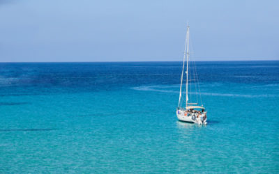 Ibiza vs. Mallorca: Welche Baleareninsel eignet sich besser für einen Törn?