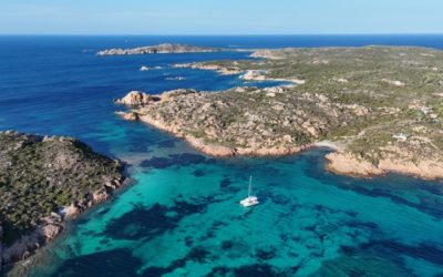 Versteckte Strände und Buchten auf Sardinien, die Sie mit dem Boot erreichen können